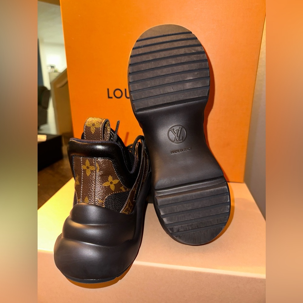 Size 8 black and brown Louis Vuitton shoes